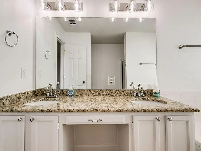 10717 Pineview Ln — Photo 19