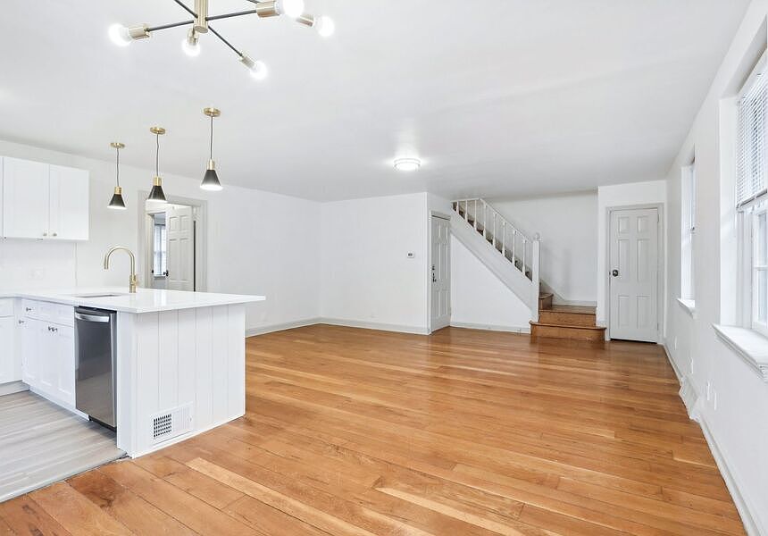 1st image of 2931 W Queen Ln APT B