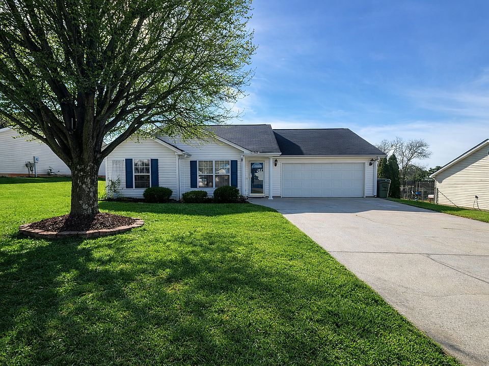 1st image of 902 Very Fine Dr