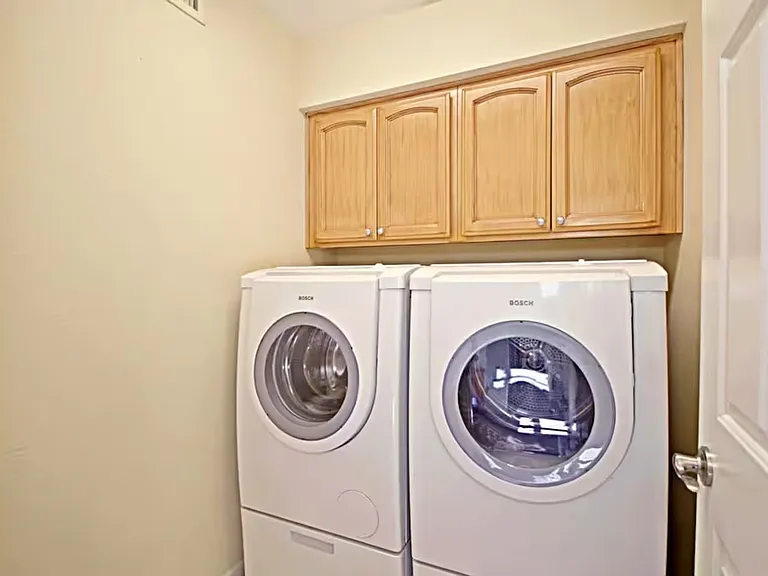 6318 E Kelton Ln — Photo 8