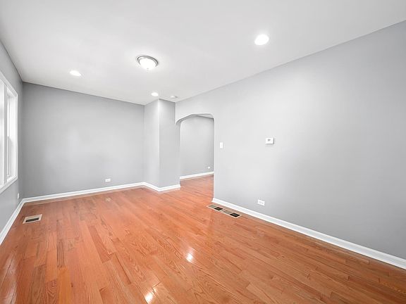 3rd image of 3713 Oak Park Ave