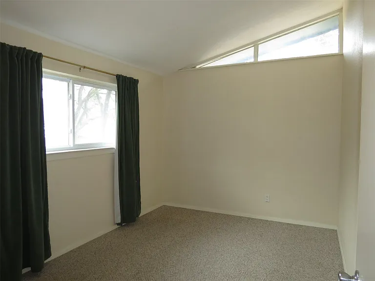 10505 Swallow Ln — Photo 17