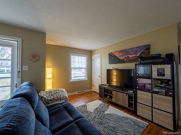 2nd image of 2880 Oneida Street