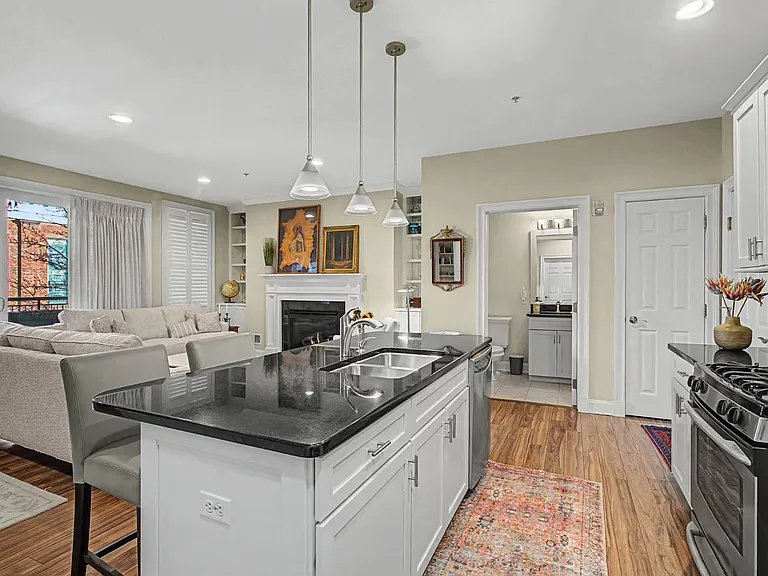 87 Railroad Pl #203 — Photo 11