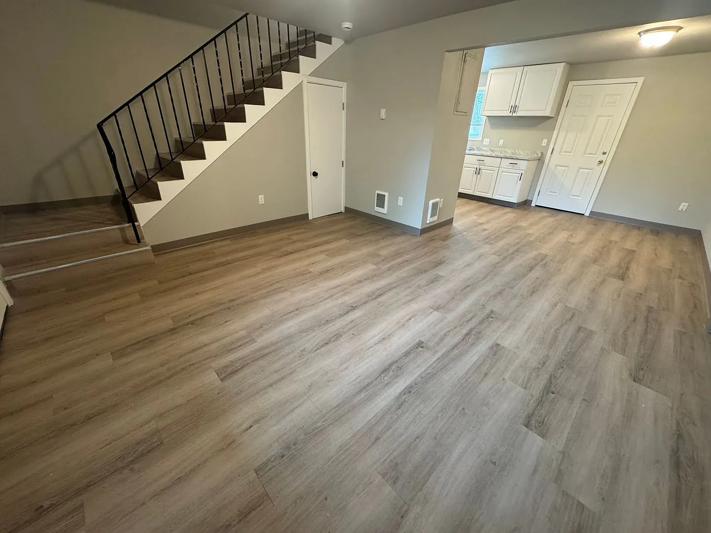 1716 Applegate St — Photo 3