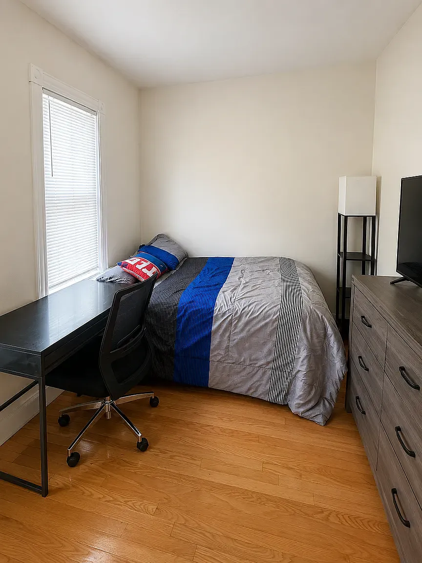 4 bed, $1,200 — Photo 4
