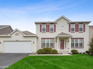 1200 Saddle Ridge Trl, Cary, IL 60013