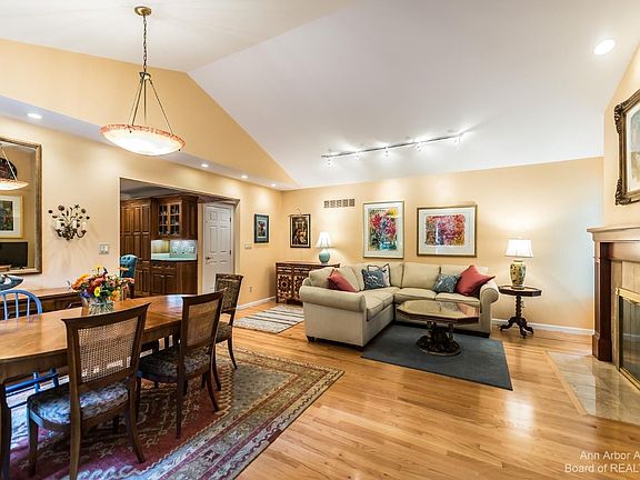 4th image of 3648 Deerfield Pl
