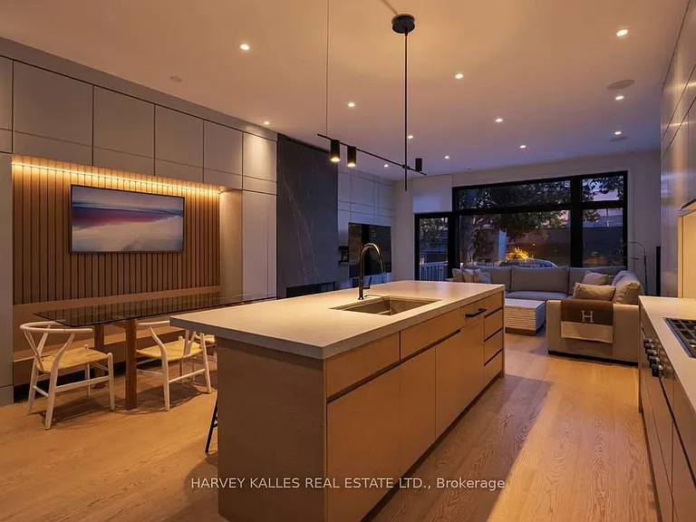 43 Summerhill Ave — Photo 3