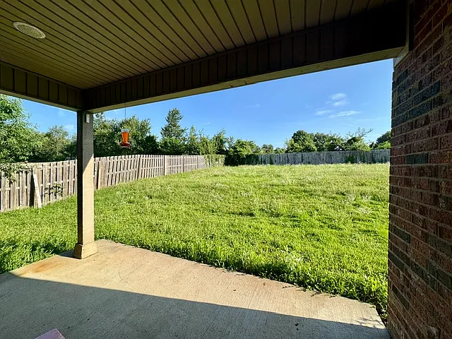 306 Lion Dr N — Photo 20