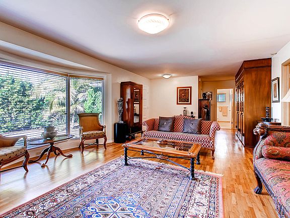 5th image of 584 Corte Helena Ave