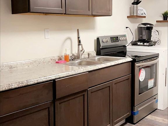 Kitchen with Washer/dryer