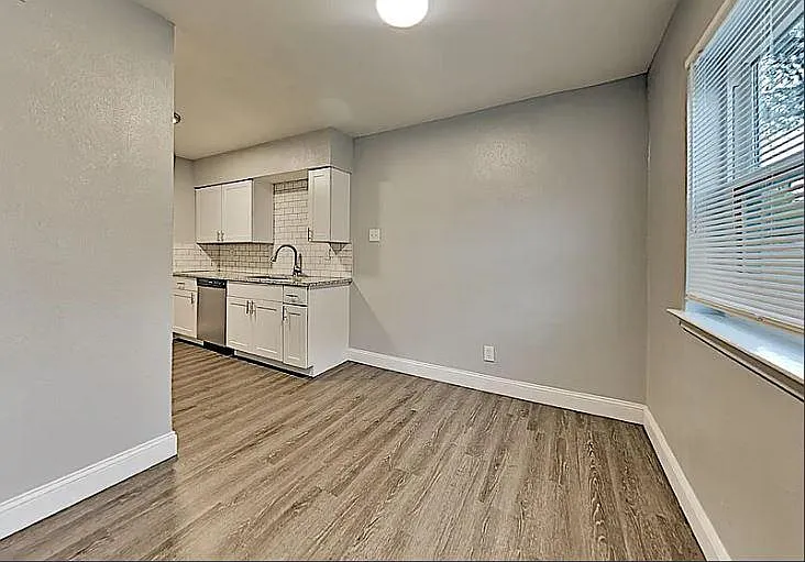 4832 Locke Ave — Photo 3