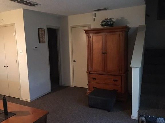 3rd image of 1902 Dorothy Ln