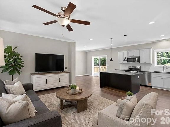5th image of 159 Evenfall Ln