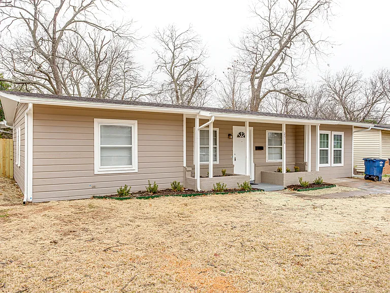 2518 Winthrop Dr — Photo 4
