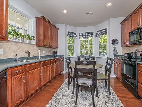3rd image of 1204 Providence Knoll Dr