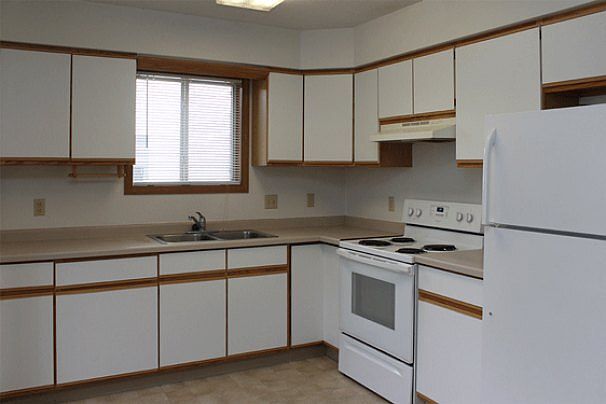 1st image of 916 6th St S #10902767