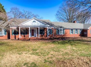 633 Painter Point Rd, Kilmarnock, VA 22482