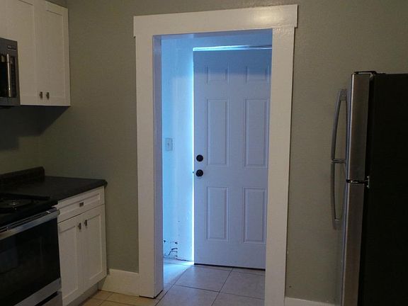 4th image of 707 Avenue B SW #A