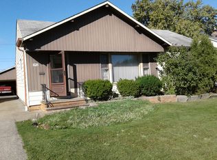 1742 Roselawn Rd, Mayfield, OH 44124