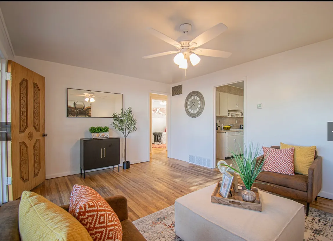 247 S. 360 W. - SC - 1 — Photo 2