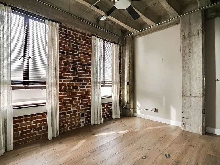 114 W Adams St #610 — Photo 10
