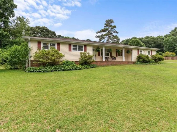 6326 S Skyline Dr, Douglasville, GA 30135