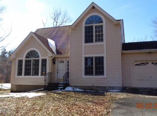 428 Lake Rd, Tobyhanna, PA 18466