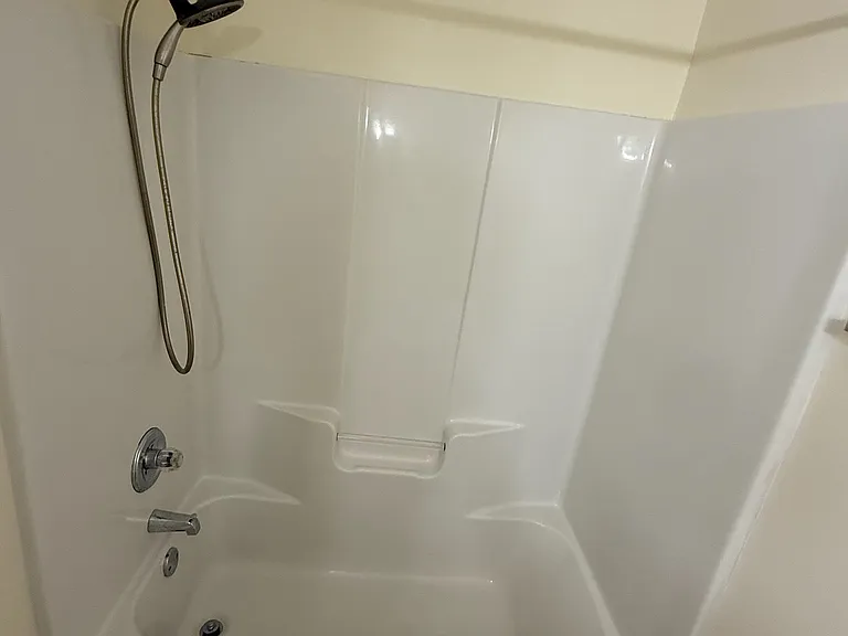 33 Cheltenham Dr — Photo 10