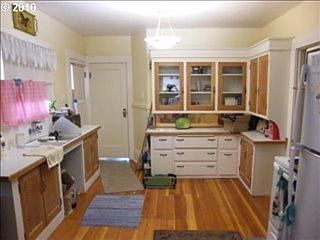 5th image of 2713 N Willamette Blvd