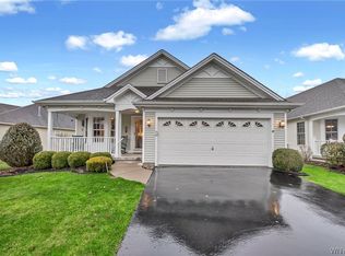 98 French Oaks Ln, East Amherst, NY 14051