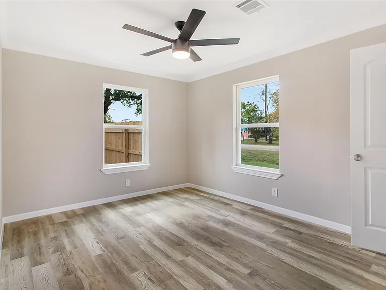 904 Westview Cir — Photo 16