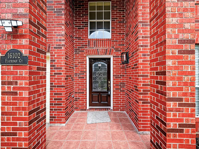16102 Flatridge Ct — Photo 3