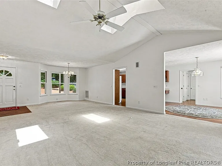 709 Essex Ct — Photo 5