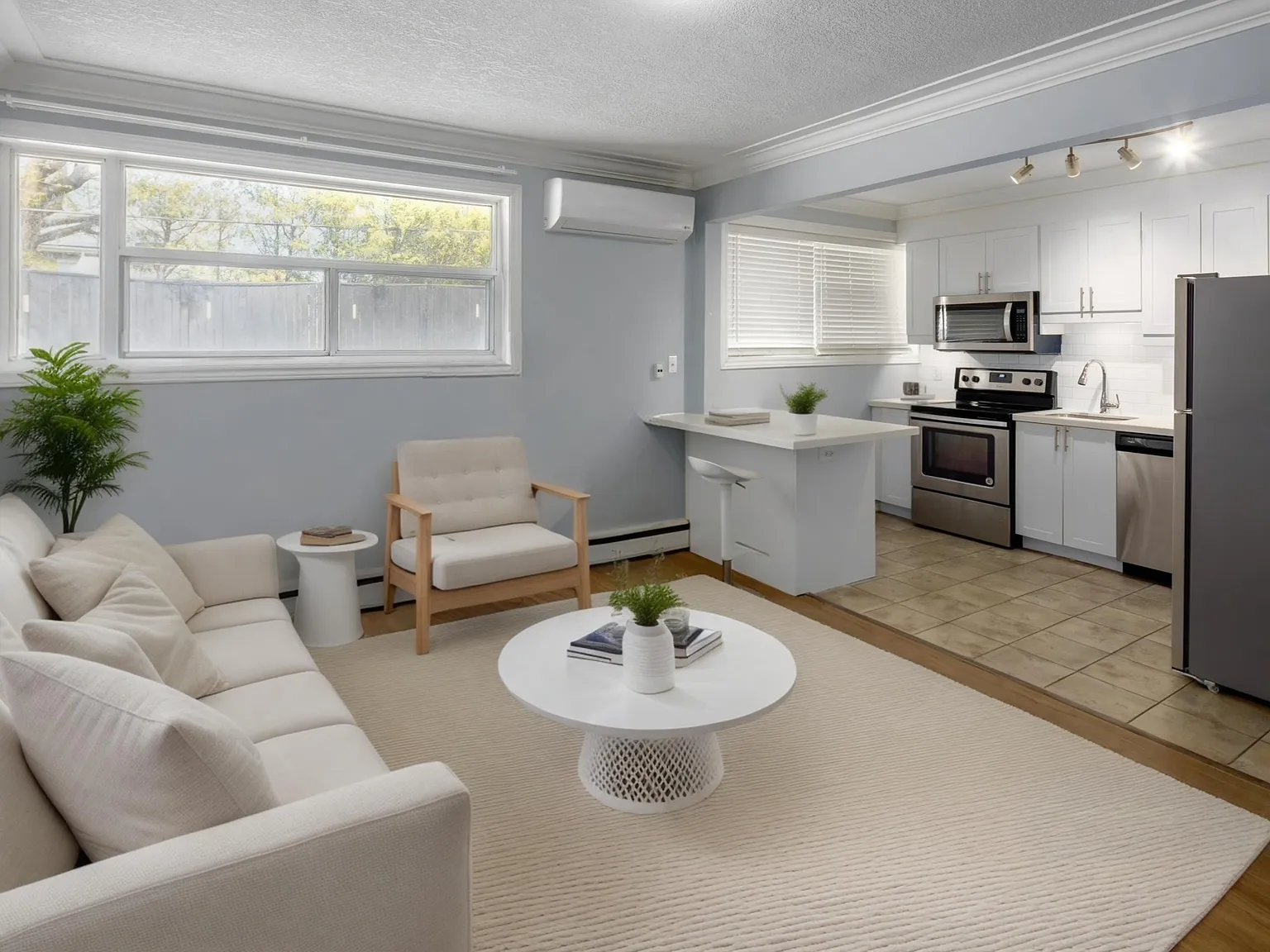 233 Mohawk Road East — Photo 3
