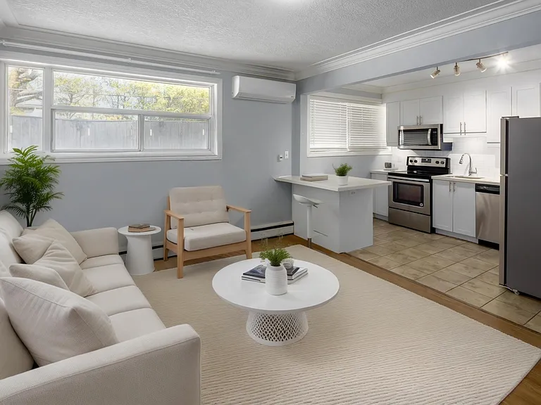 233 Mohawk Rd E #5 — Photo 2