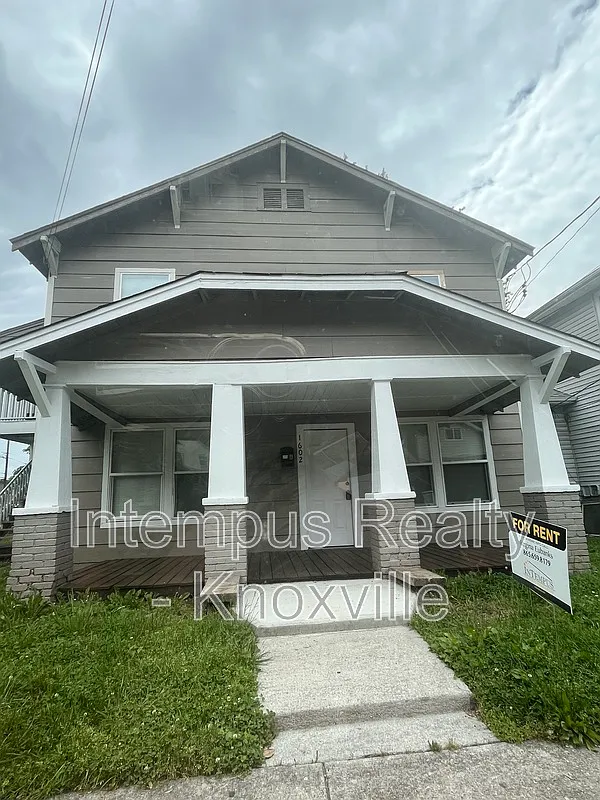 1602 Dora St — Photo 2