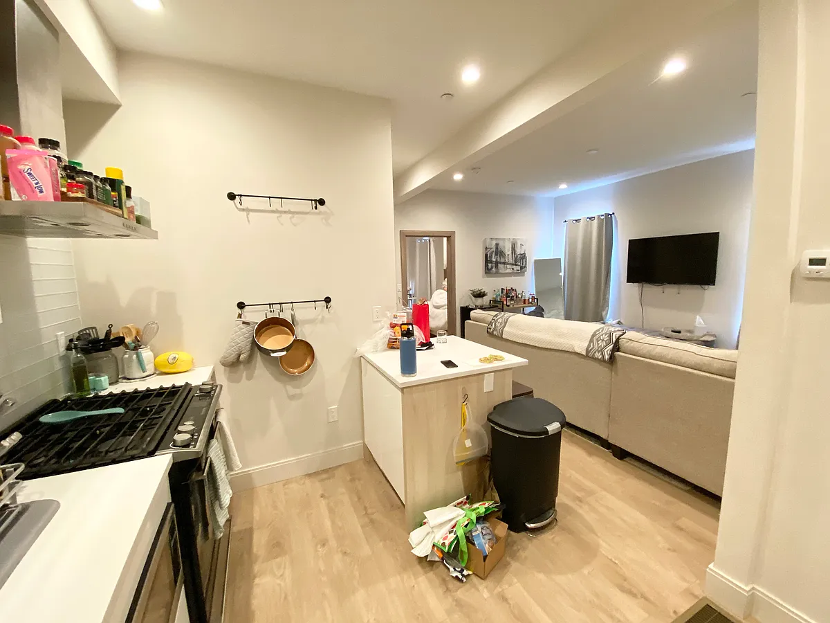 Building Photo - 118 Buttonwood St #1L