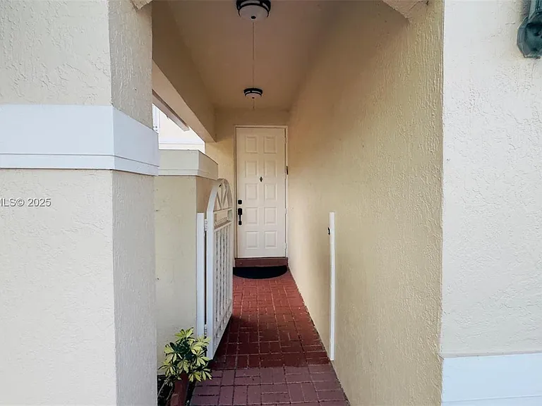 1094 Redwood St #1094 — Photo 17