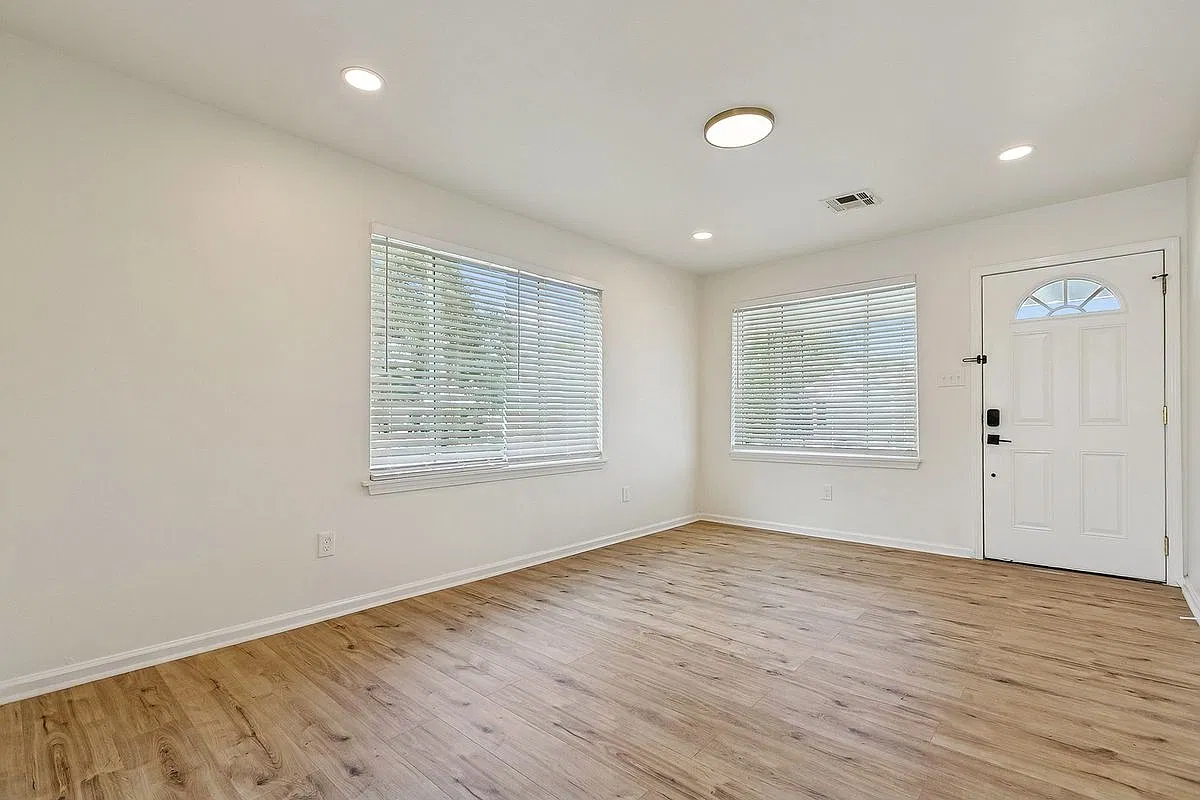 2 bed, 1.0 bath, 1012 sqft, $1,500 — Photo 2