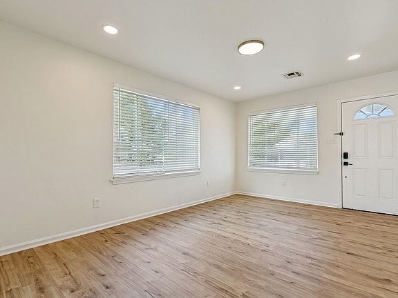5th image of 1925 Desire St
