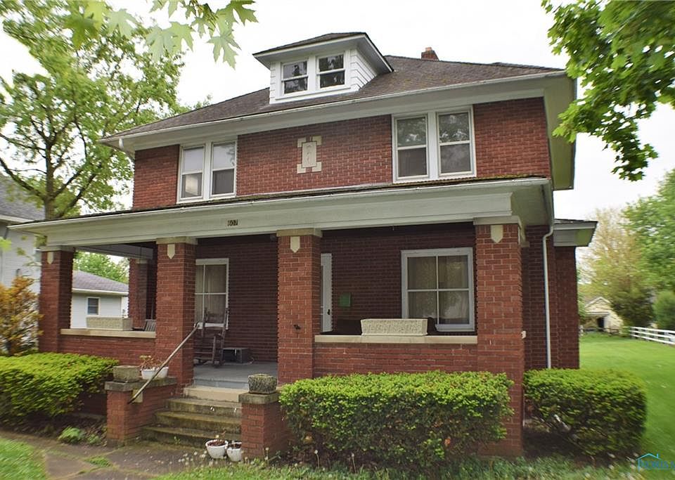 1st image of 607 W Main St