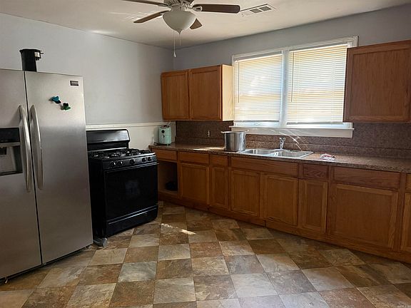 3rd image of 512 Talbot St