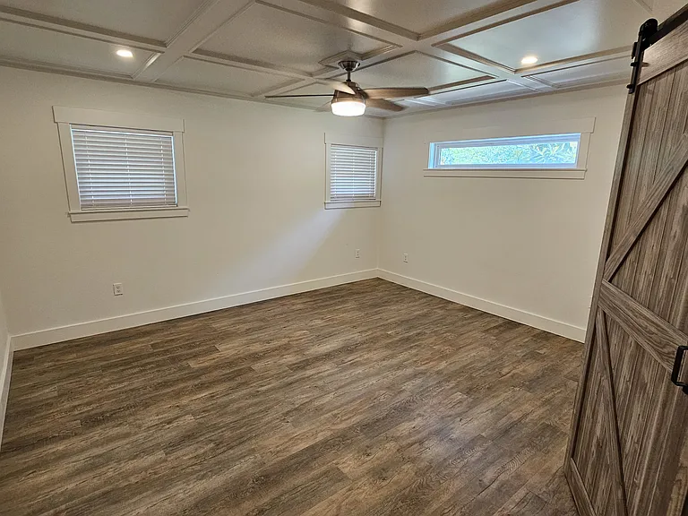 219 Edgevale Dr — Photo 11