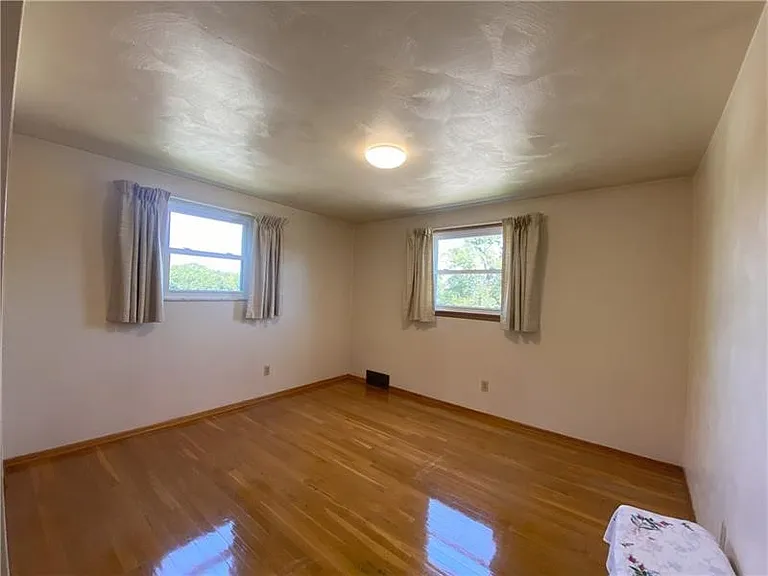 439 Crestview Dr — Photo 34