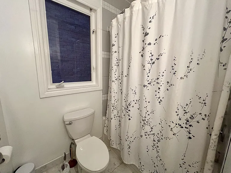 36 Coxwell Ave — Photo 21