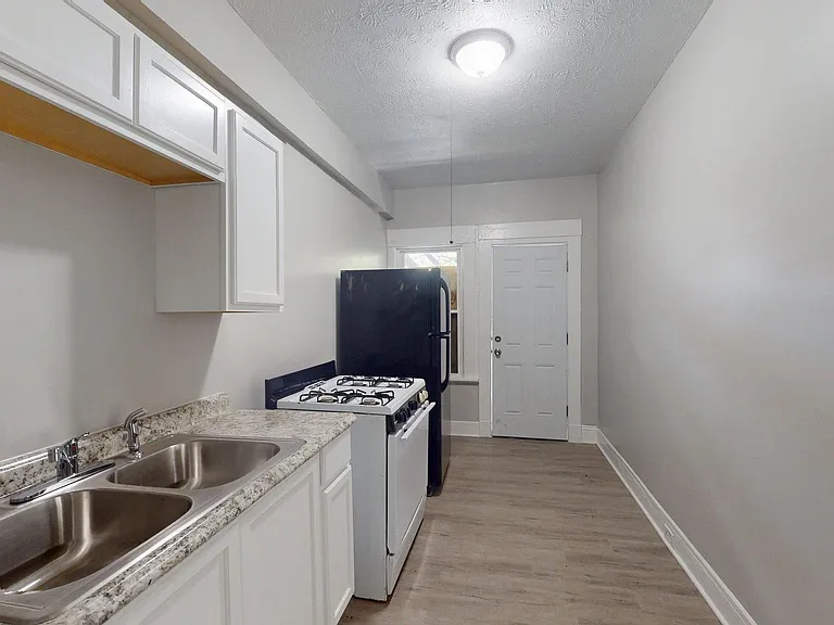 8111 Madison Ave — Photo 16