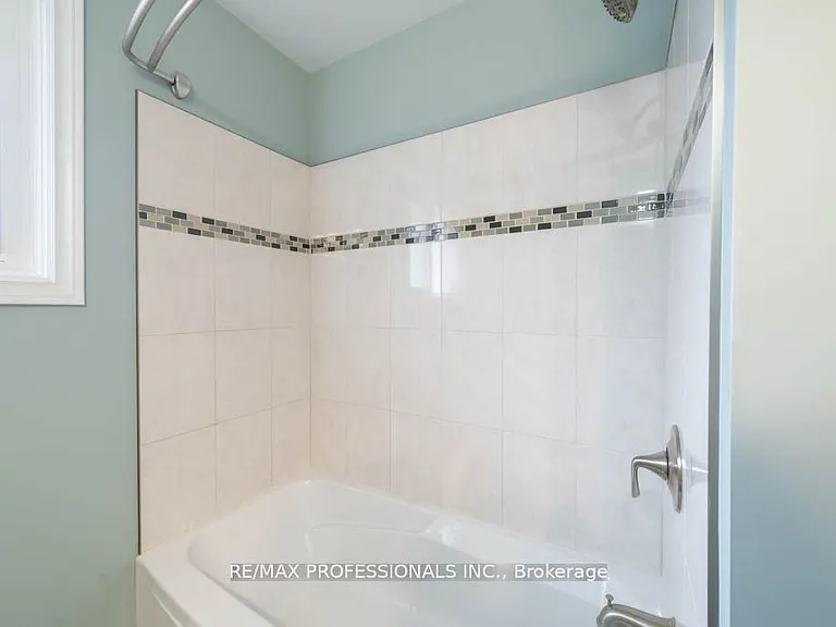 13 Baraniuk St #UPPER — Photo 9