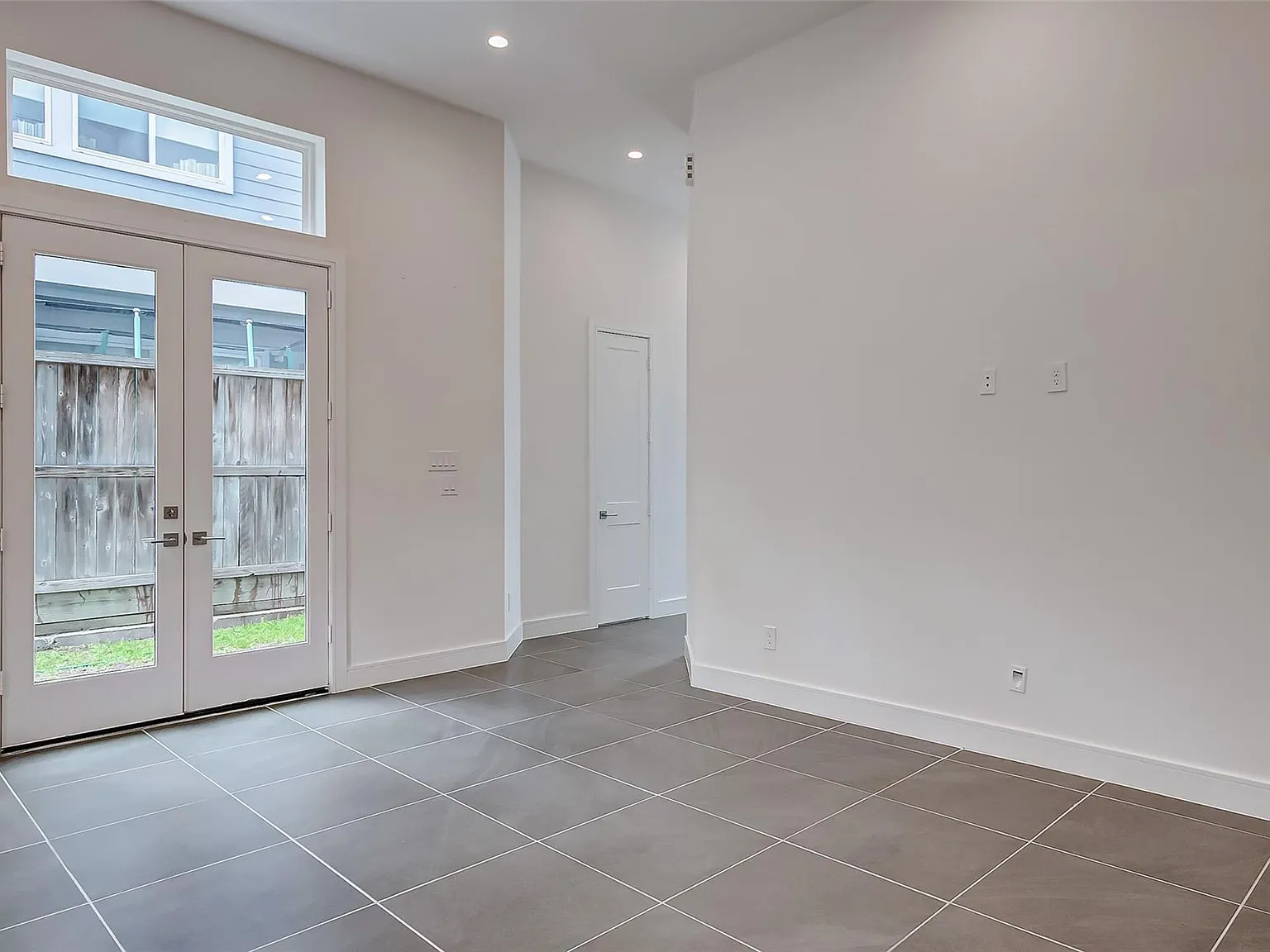 3 bed, 2.5 bath, 2044 sqft, $2,495 — Photo 3